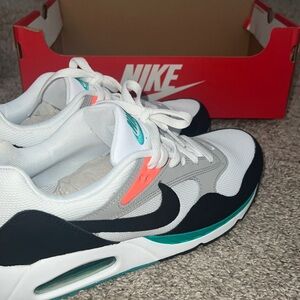 Worn once- BRAND NEW women’s Nike Air Max